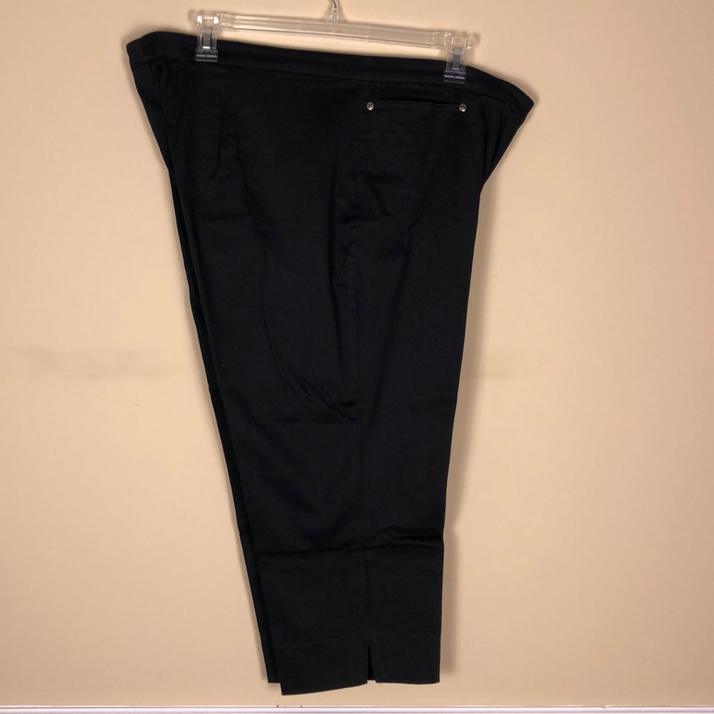 VENEZIA Black Capri Pants Size 24W